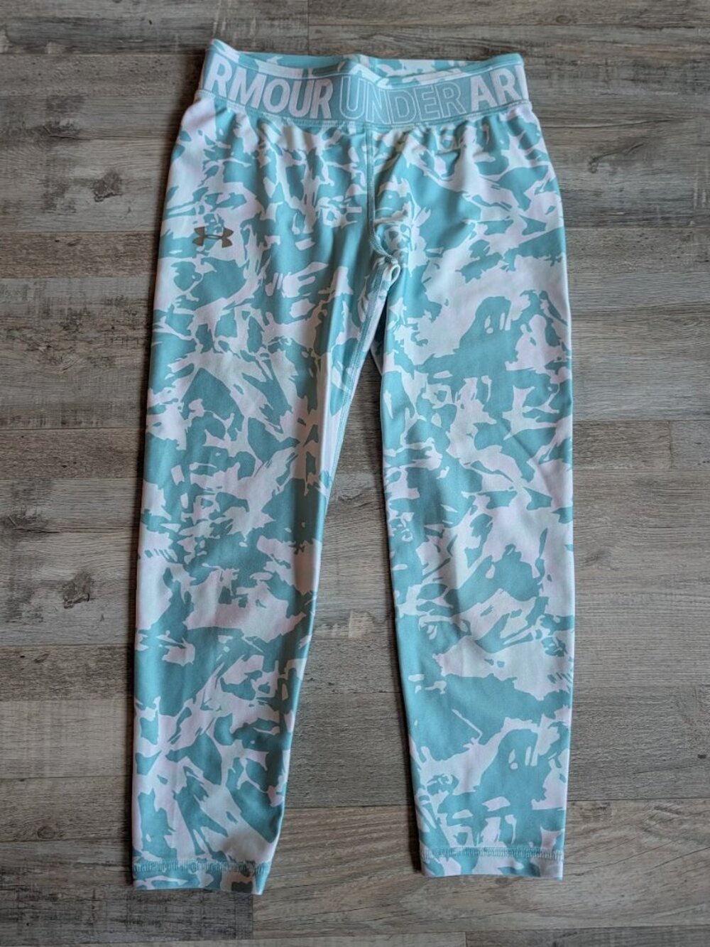 Under Armour * Girls HeatGear Blue Haze Camo Crop Leggings * Youth Large